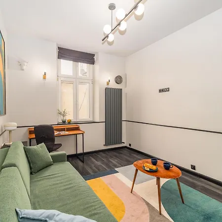 Apartment Wrzesinska - Balcony, Workspace, Location - By Rentujemy