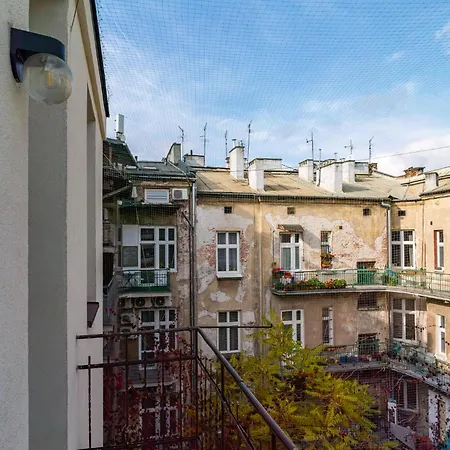 Apartment Wrzesinska - Balcony, Workspace, Location - By Rentujemy