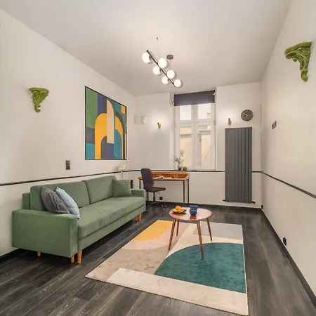 Wrzesinska - Balcony, Workspace, Location - By Rentujemy Apartment