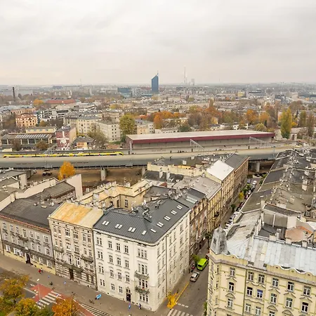 Wrzesinska - Balcony, Workspace, Location - By Rentujemy Apartment Krakow