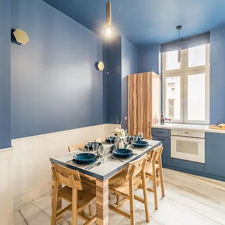 Apartment Wrzesinska - Balcony, Workspace, Location - By Rentujemy Krakow